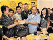 Bóng đá anh, ngoại hạng anh, lịch thi đấu euro 2012, Tài xế taxi trả lại 8,2 kg vàng cho khách